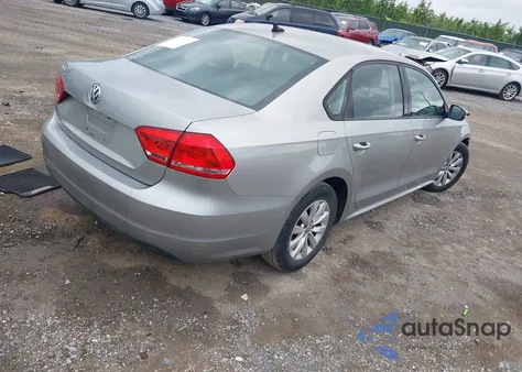 2014 Volkswagen Passat 2.5L Wolfsburg Edition z USA, uszkodzony, nr VIN 1VWAP7A38EC019075